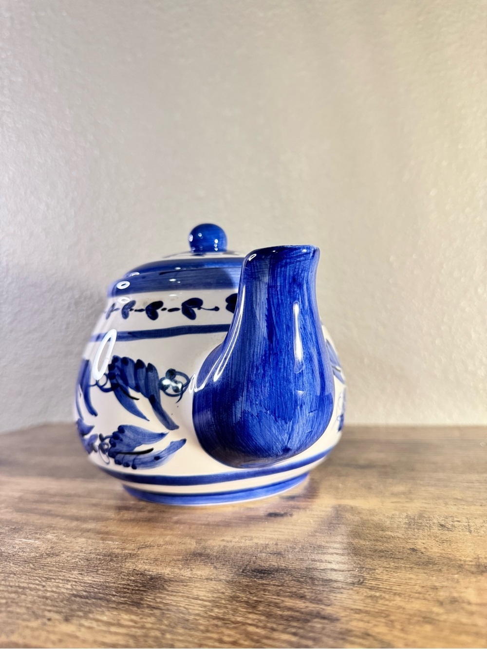 Young’s 1997 Hand-Painted Blue & White Ceramic Teapot - Picture 7 of 11